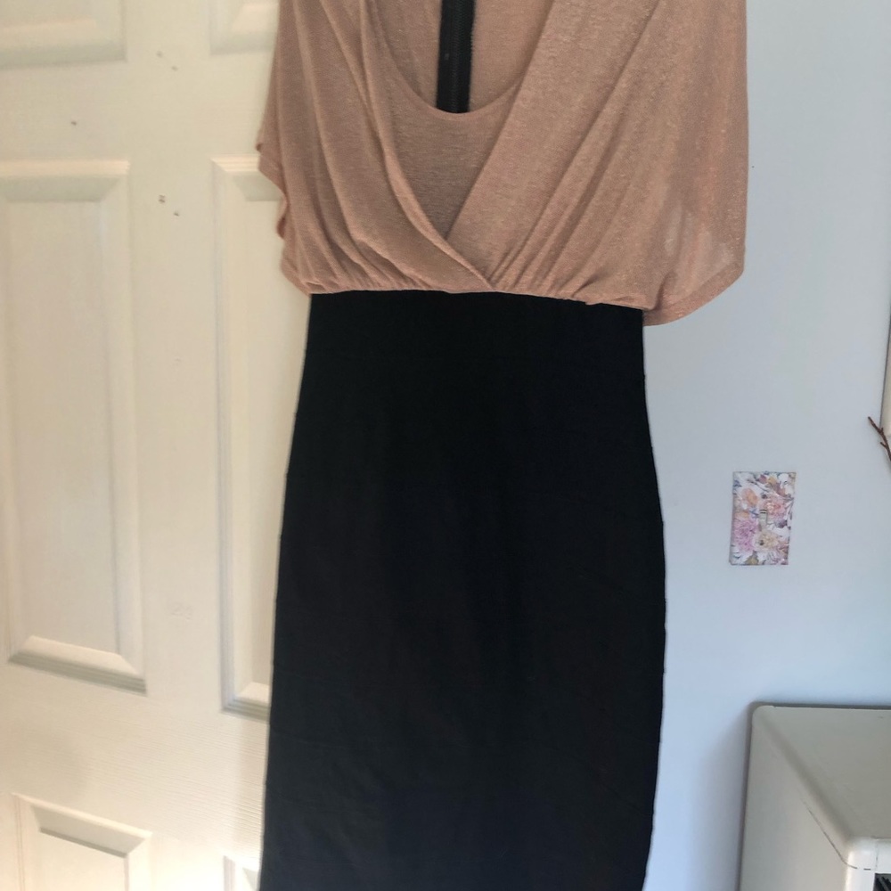 Wedding guest made easy. Gold and black super wearable dress,flattering cut